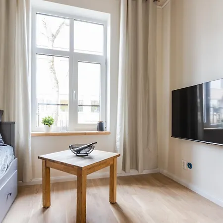 Aia 11 Apartment